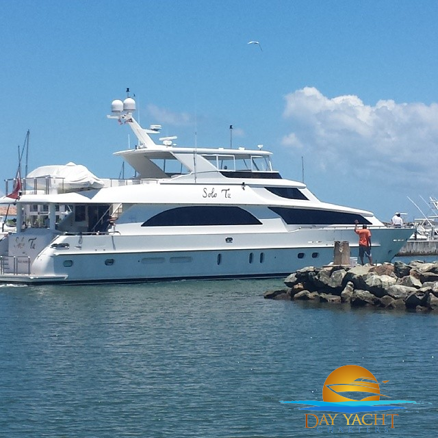 Flybridge yacht cruising the east coast of Puerto Rico, Puerto Rico yacht rental